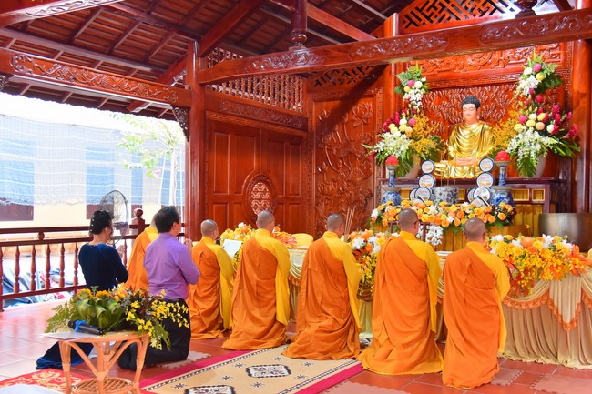 Wedding Ceremony at the pagoda
