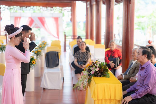 Wedding Ceremony at the pagoda