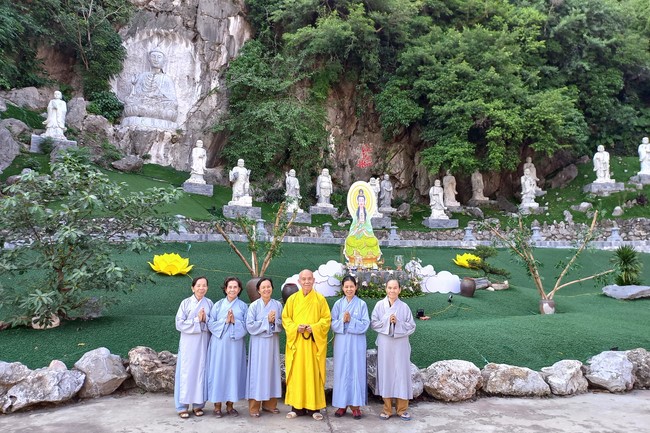 Ban Từ Thiện: Cúng dường các chi nhánh