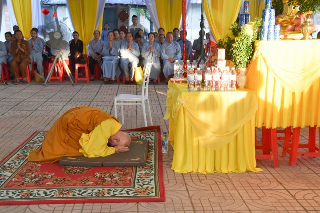 Ban Từ Thiện: Cúng dường các chi nhánh