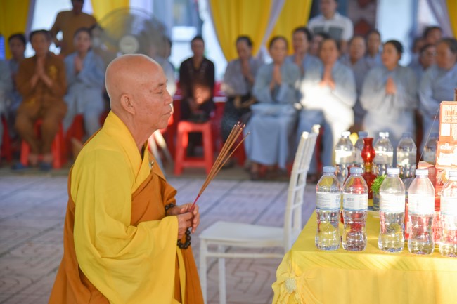 Ban Từ Thiện: Cúng dường các chi nhánh