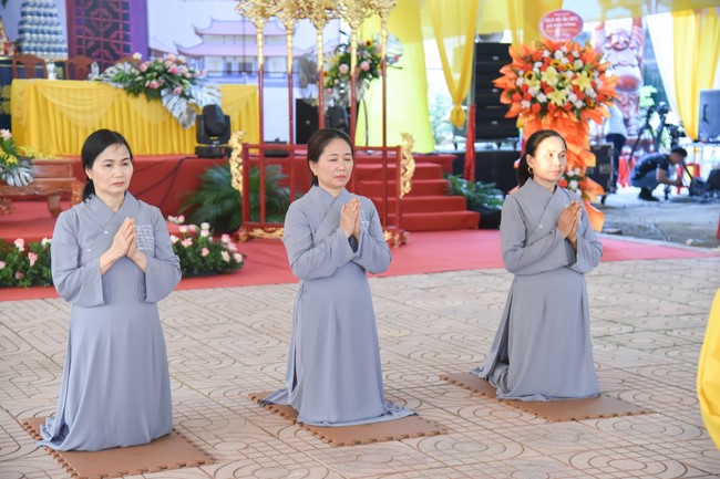 Ban Từ Thiện: Cúng dường các chi nhánh