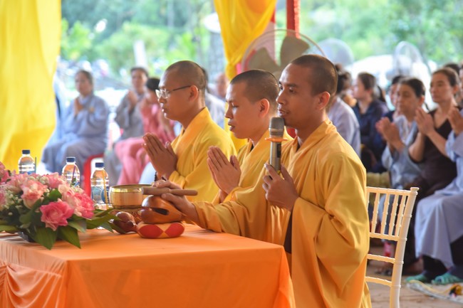 Ban Từ Thiện: Cúng dường các chi nhánh