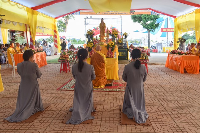 Ban Từ Thiện: Cúng dường các chi nhánh