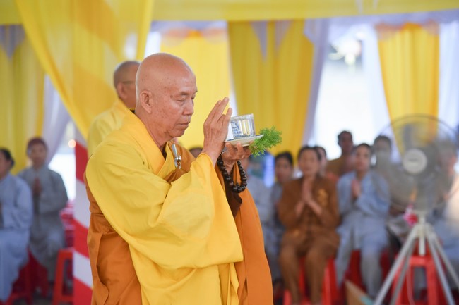 Ban Từ Thiện: Cúng dường các chi nhánh