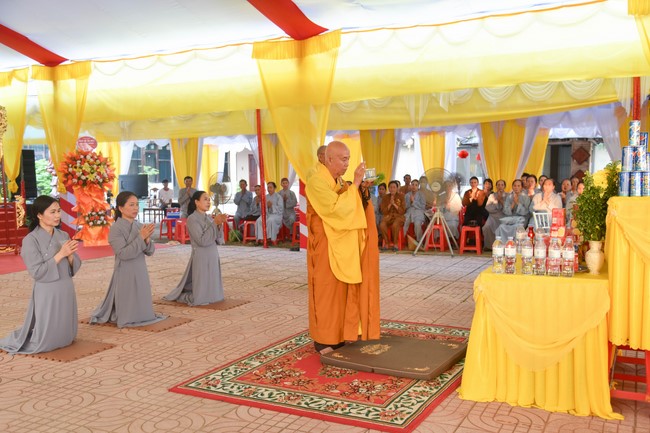 Ban Từ Thiện: Cúng dường các chi nhánh