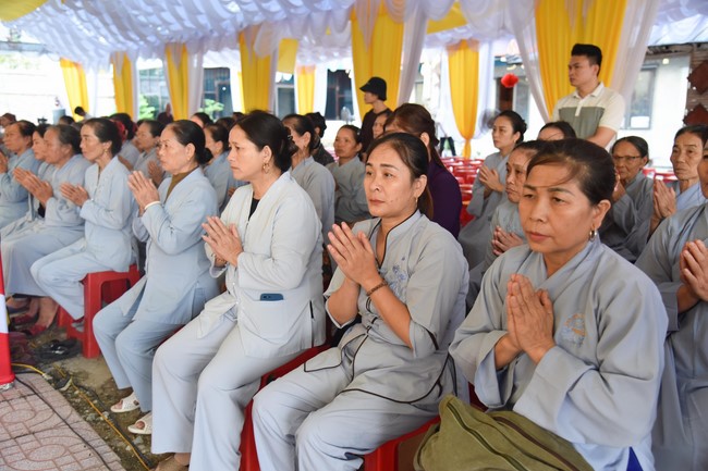 Ban Từ Thiện: Cúng dường các chi nhánh