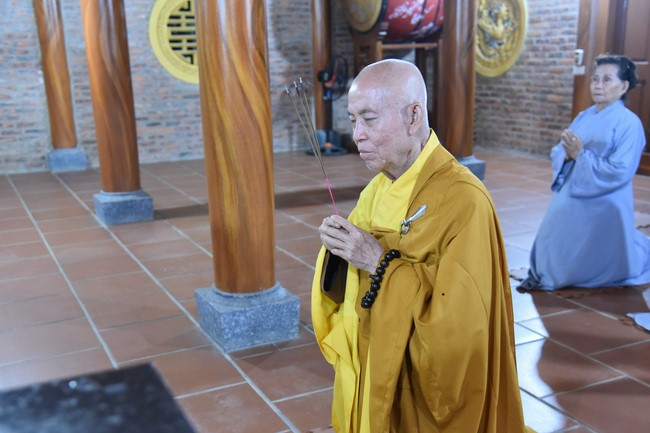 Ban Từ Thiện: Cúng dường các chi nhánh