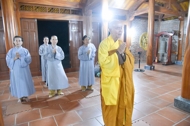 Ban Từ Thiện: Cúng dường các chi nhánh