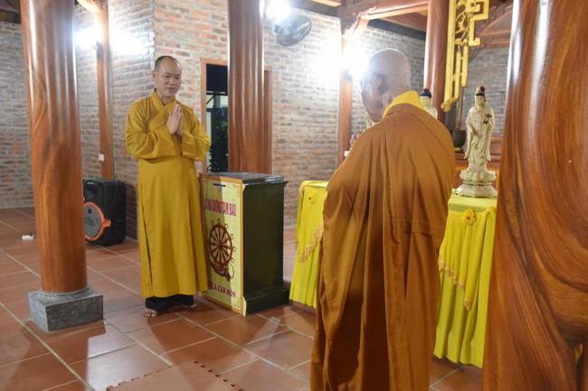 Ban Từ Thiện: Cúng dường các chi nhánh