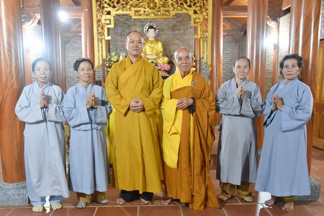 Ban Từ Thiện: Cúng dường các chi nhánh