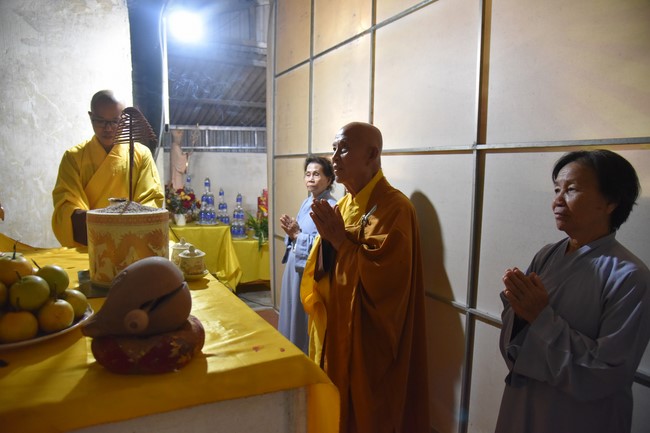 Ban Từ Thiện: Cúng dường các chi nhánh