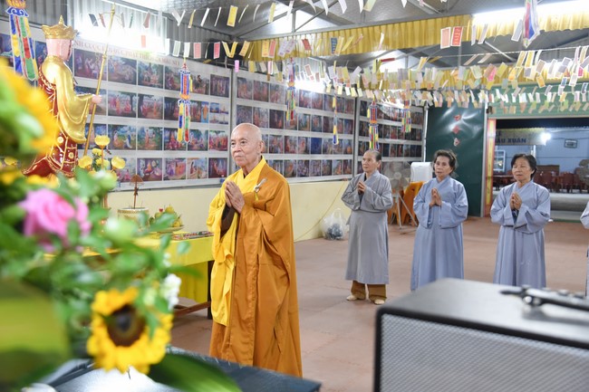 Ban Từ Thiện: Cúng dường các chi nhánh