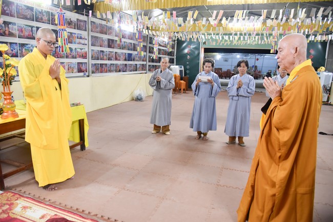 Ban Từ Thiện: Cúng dường các chi nhánh