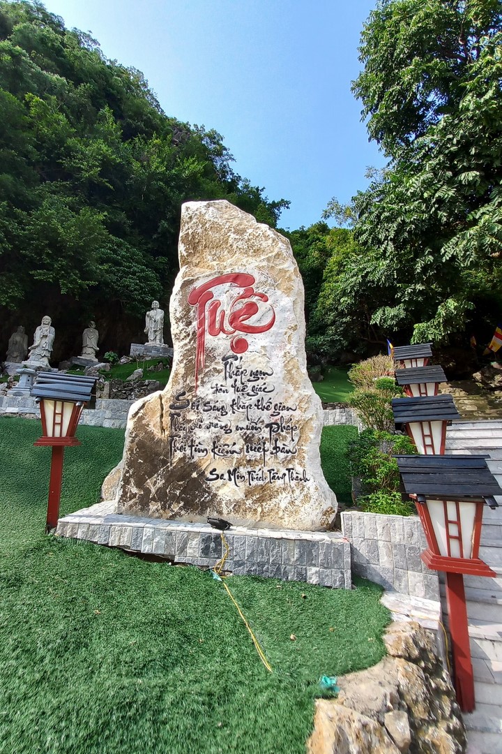 Ban Từ Thiện: Cúng dường các chi nhánh