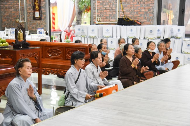 Ban Từ Thiện: Cúng dường các chi nhánh