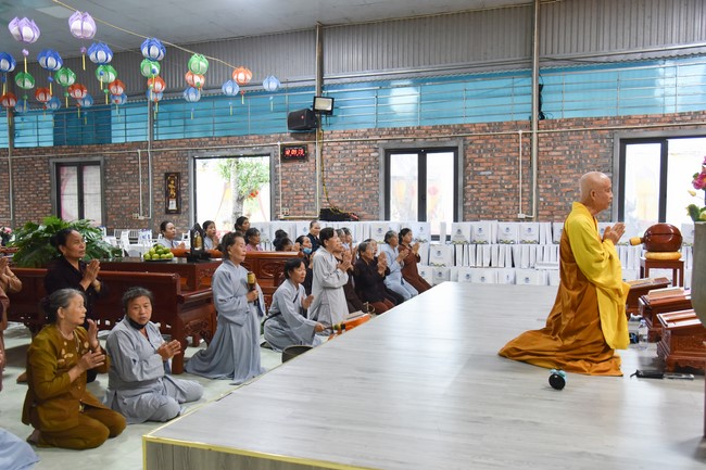 Ban Từ Thiện: Cúng dường các chi nhánh