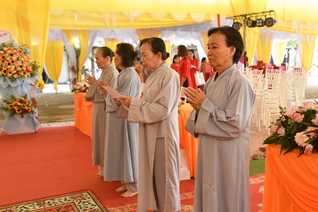 Ban Từ Thiện: Cúng dường các chi nhánh