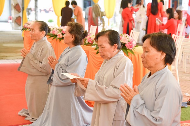 Ban Từ Thiện: Cúng dường các chi nhánh