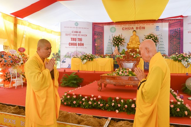 Ban Từ Thiện: Cúng dường các chi nhánh