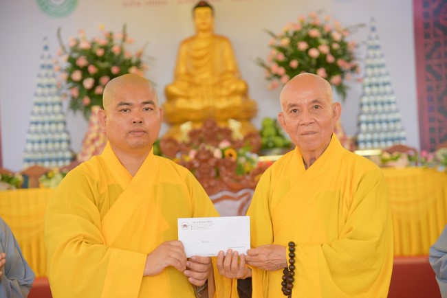 Ban Từ Thiện: Cúng dường các chi nhánh