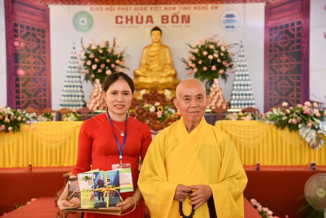 Ban Từ Thiện: Cúng dường các chi nhánh