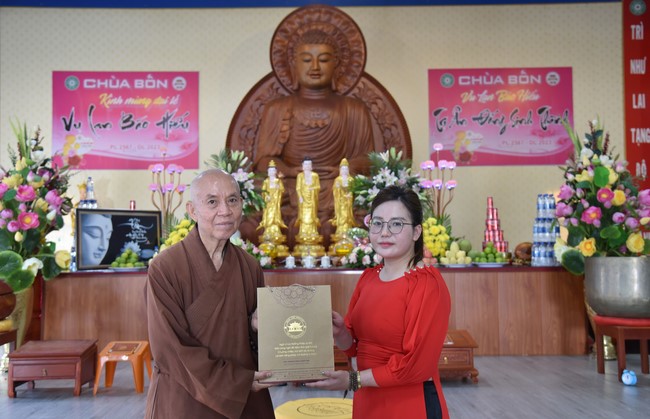 Ban Từ Thiện: Cúng dường các chi nhánh