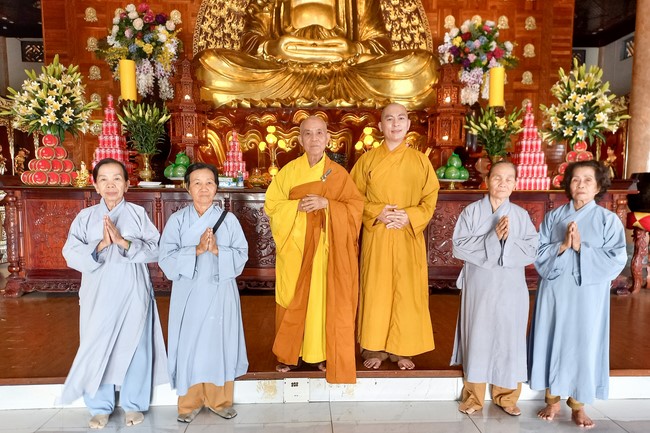 Ban Từ Thiện: Cúng dường các chi nhánh