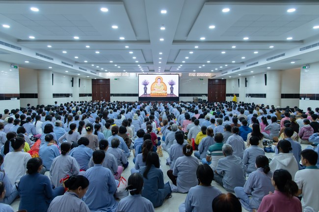 Tu niệm Phật một ngày