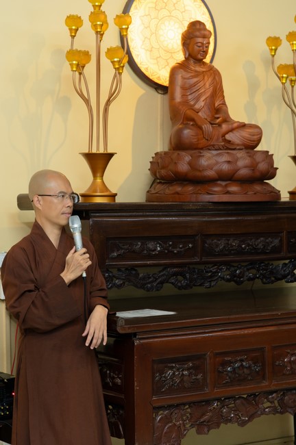 Chư Tăng và Phật tử ôn lại cuộc đời và đạo nghiệp Tổ khai sáng chùa Hoằng Pháp