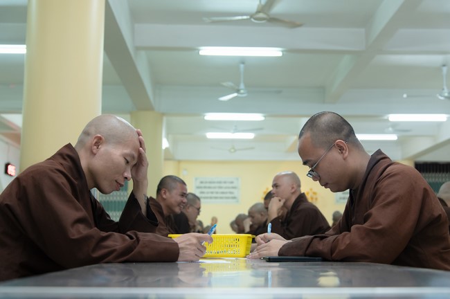 Chư Tăng và Phật tử ôn lại cuộc đời và đạo nghiệp Tổ khai sáng chùa Hoằng Pháp