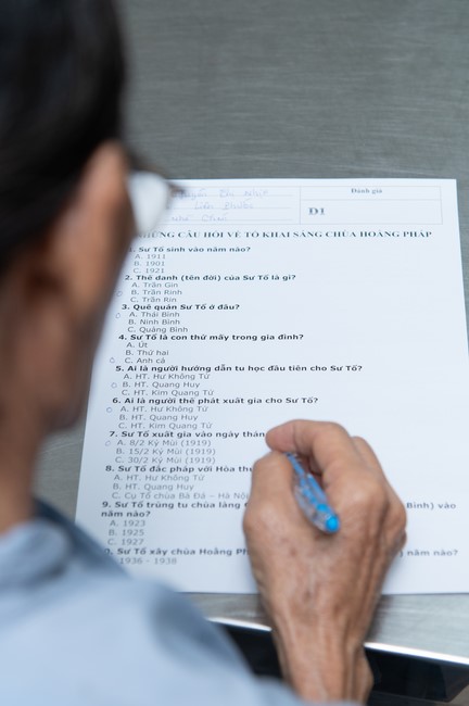 Chư Tăng và Phật tử ôn lại cuộc đời và đạo nghiệp Tổ khai sáng chùa Hoằng Pháp