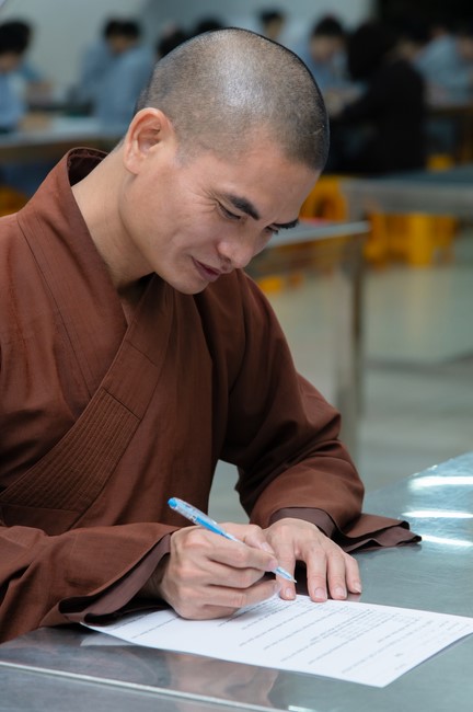 Chư Tăng và Phật tử ôn lại cuộc đời và đạo nghiệp Tổ khai sáng chùa Hoằng Pháp