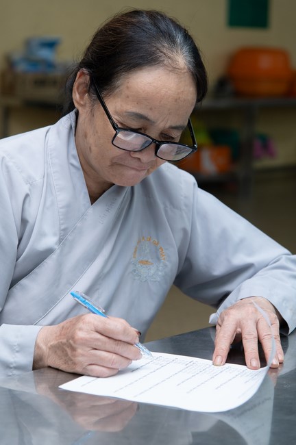 Chư Tăng và Phật tử ôn lại cuộc đời và đạo nghiệp Tổ khai sáng chùa Hoằng Pháp