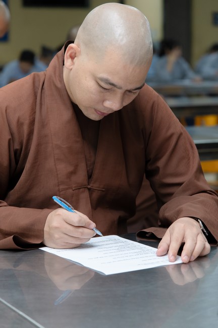 Chư Tăng và Phật tử ôn lại cuộc đời và đạo nghiệp Tổ khai sáng chùa Hoằng Pháp