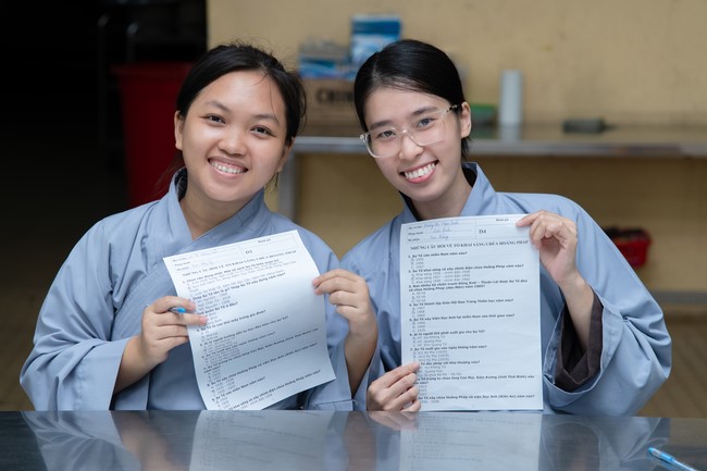 Chư Tăng và Phật tử ôn lại cuộc đời và đạo nghiệp Tổ khai sáng chùa Hoằng Pháp