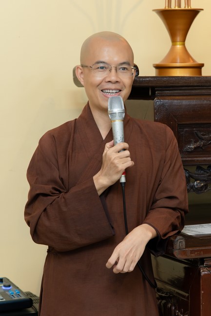 Chư Tăng và Phật tử ôn lại cuộc đời và đạo nghiệp Tổ khai sáng chùa Hoằng Pháp