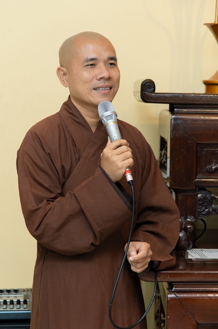 Chư Tăng và Phật tử ôn lại cuộc đời và đạo nghiệp Tổ khai sáng chùa Hoằng Pháp