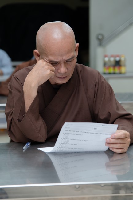 Chư Tăng và Phật tử ôn lại cuộc đời và đạo nghiệp Tổ khai sáng chùa Hoằng Pháp