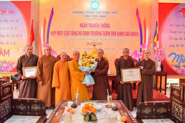 Quỹ đào tạo Tăng tài NCT cúng dường đến các trường TCPH tại 6 tỉnh miền Tây: Bến Tre, Trà Vinh, Vĩnh Long, Bạc Liêu, Sóc Trăng, Đồng Tháp