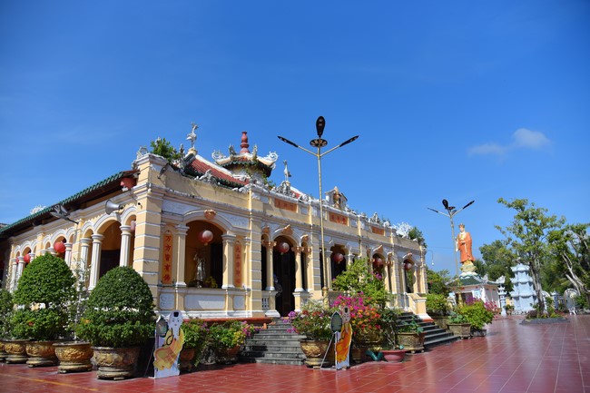 Quỹ đào tạo Tăng tài NCT cúng dường đến các trường TCPH tại 6 tỉnh miền Tây: Bến Tre, Trà Vinh, Vĩnh Long, Bạc Liêu, Sóc Trăng, Đồng Tháp