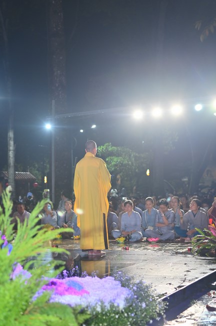 Lantern Candle Lighting Ceremony to commemorate the ordination of Bodhisattva Avalokiteśvara