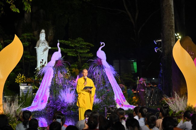 Lantern Candle Lighting Ceremony to commemorate the ordination of Bodhisattva Avalokiteśvara