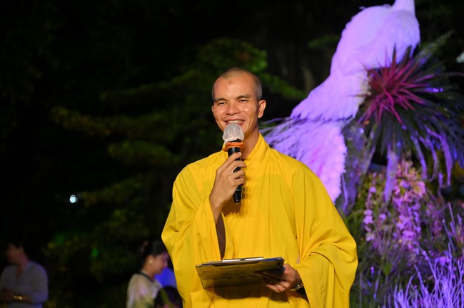 Lantern Candle Lighting Ceremony to commemorate the ordination of Bodhisattva Avalokiteśvara