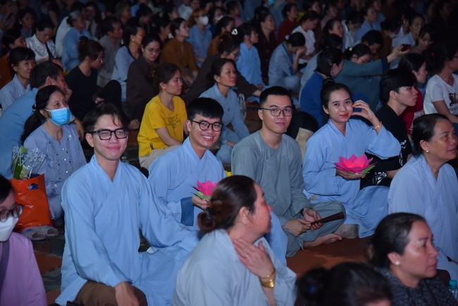 Lantern Candle Lighting Ceremony to commemorate the ordination of Bodhisattva Avalokiteśvara