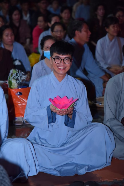 Lantern Candle Lighting Ceremony to commemorate the ordination of Bodhisattva Avalokiteśvara