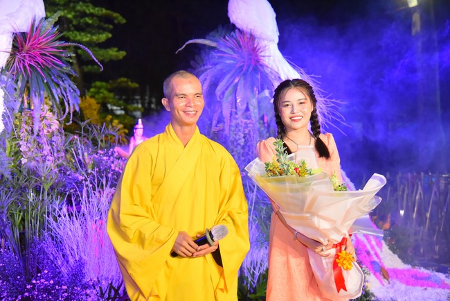Lantern Candle Lighting Ceremony to commemorate the ordination of Bodhisattva Avalokiteśvara