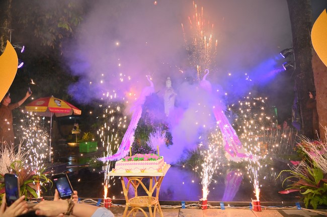Lantern Candle Lighting Ceremony to commemorate the ordination of Bodhisattva Avalokiteśvara