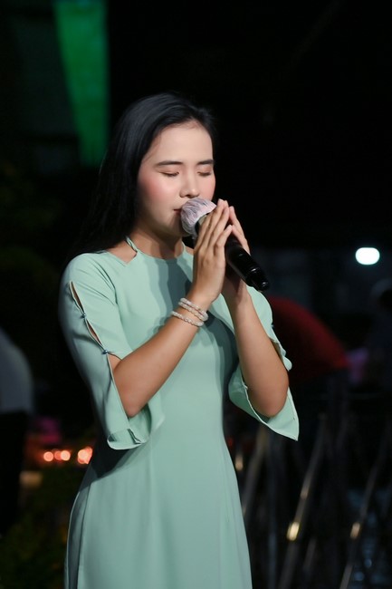 Lantern Candle Lighting Ceremony to commemorate the ordination of Bodhisattva Avalokiteśvara