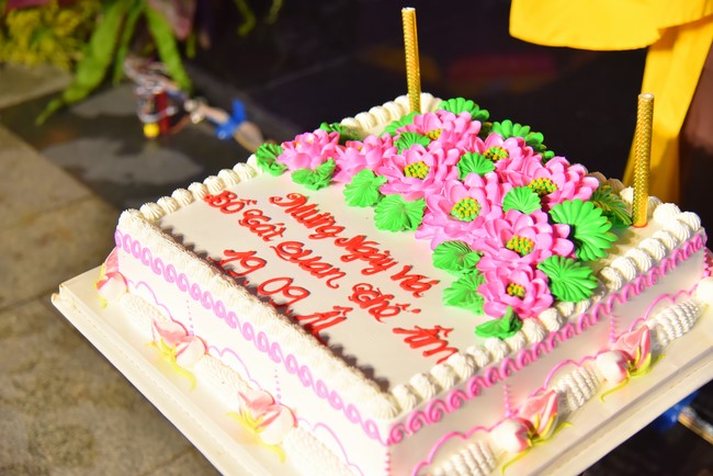 Lantern Candle Lighting Ceremony to commemorate the ordination of Bodhisattva Avalokiteśvara